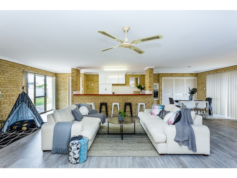 12 Woodlands Road, Golden Bay WA 6174