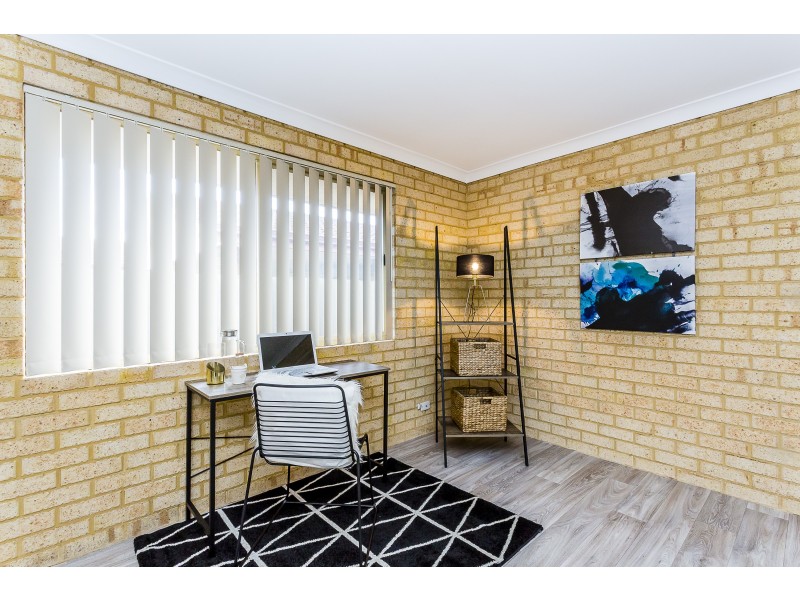 12 Woodlands Road, Golden Bay WA 6174