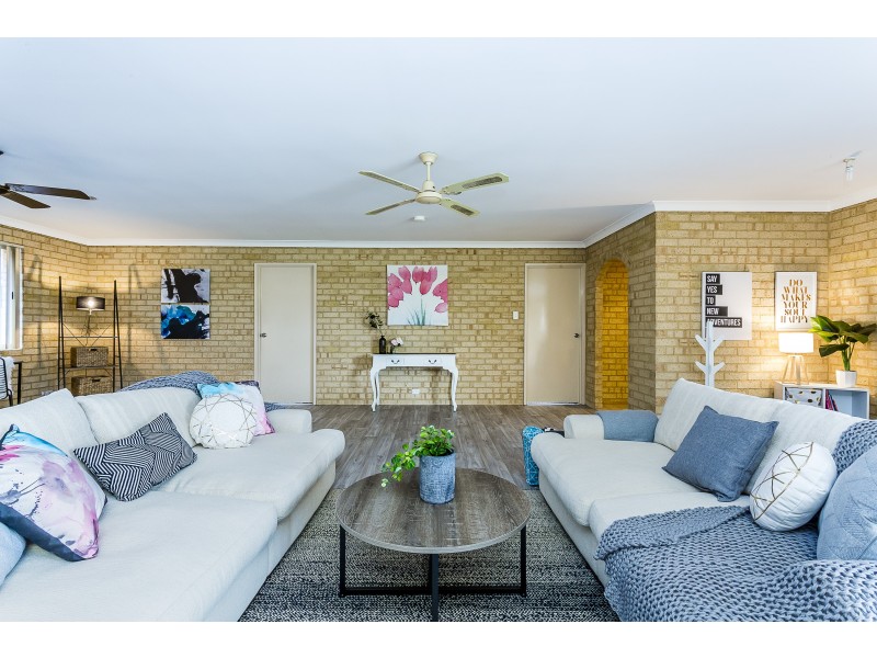 12 Woodlands Road, Golden Bay WA 6174