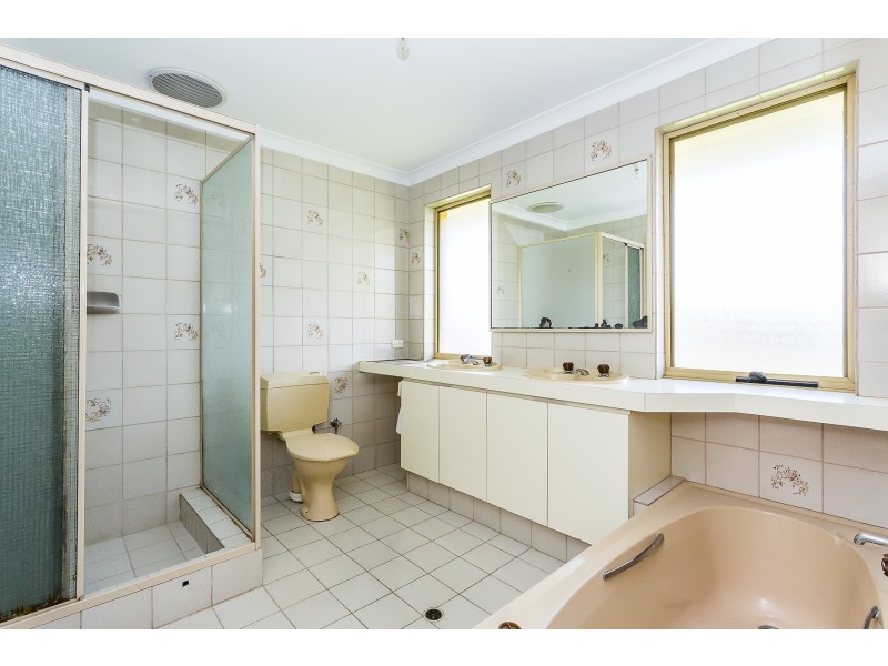 12 Woodlands Road, Golden Bay WA 6174