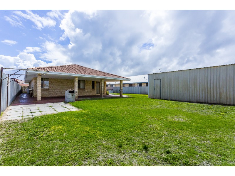 12 Woodlands Road, Golden Bay WA 6174
