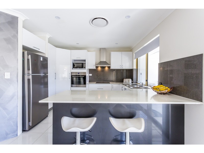 8 Armada Close, Port Kennedy WA 6172