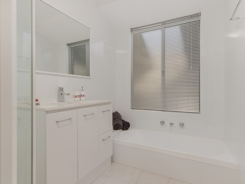 60 Arkwell Avenue, Rockingham WA 6168