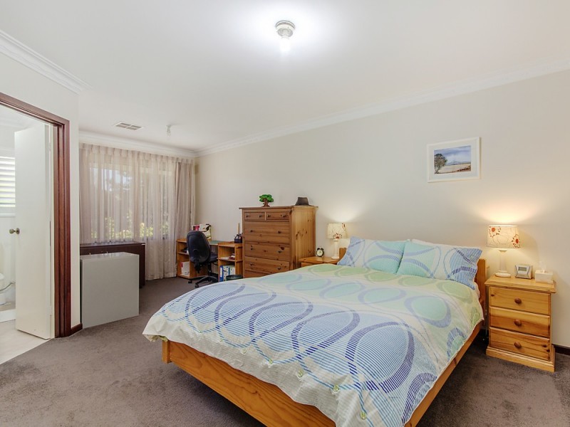 25 Seacrest Street, Safety Bay WA 6169
