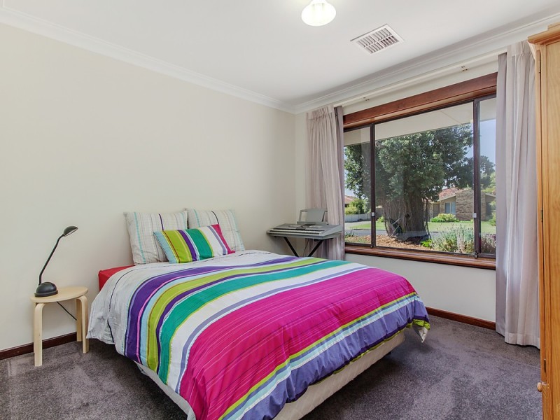 25 Seacrest Street, Safety Bay WA 6169