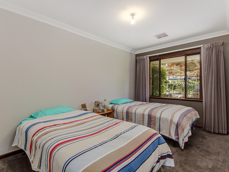 25 Seacrest Street, Safety Bay WA 6169