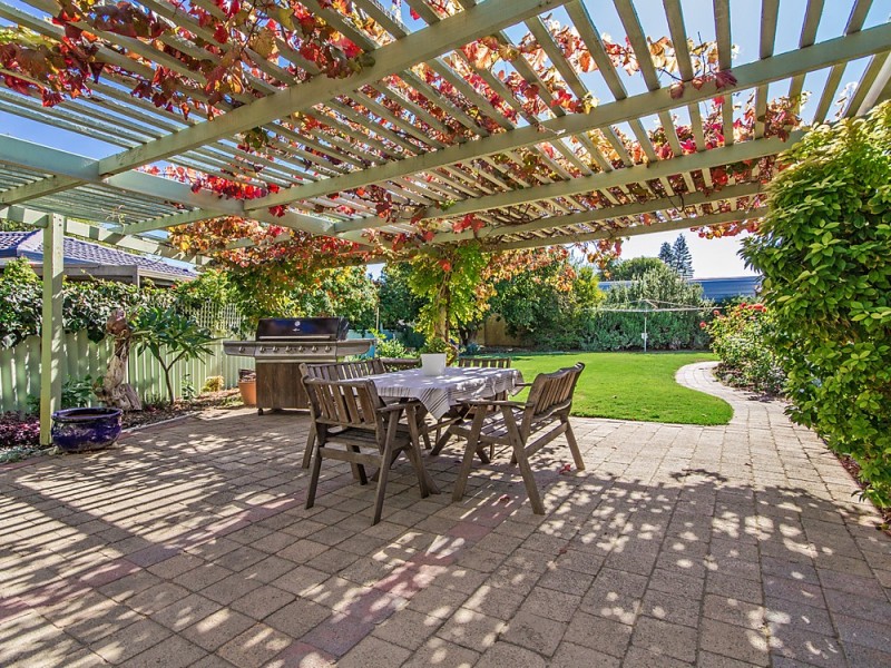 25 Seacrest Street, Safety Bay WA 6169