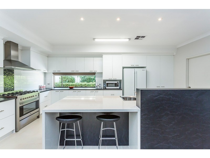 33 Miltona Drive, Secret Harbour WA 6173