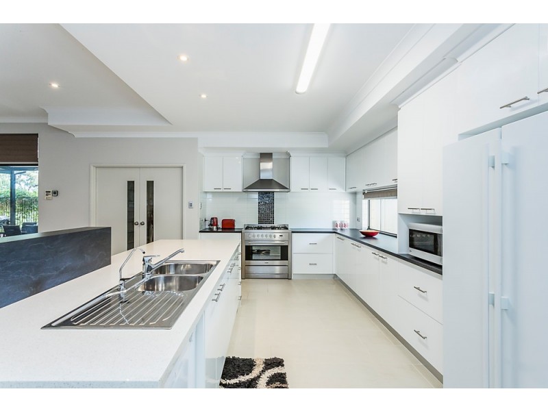 33 Miltona Drive, Secret Harbour WA 6173