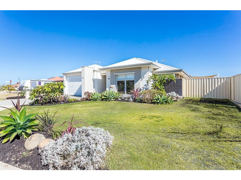 11 Loretta Parkway, Lakelands WA 6180