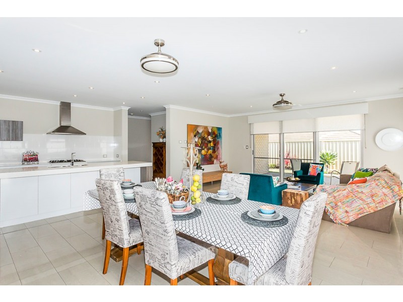 11 Loretta Parkway, Lakelands WA 6180