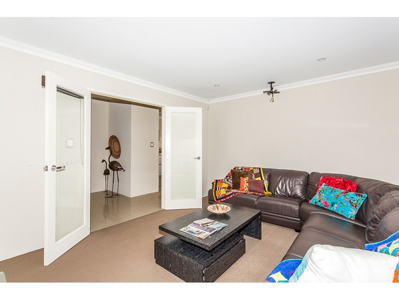 11 Loretta Parkway, Lakelands WA 6180