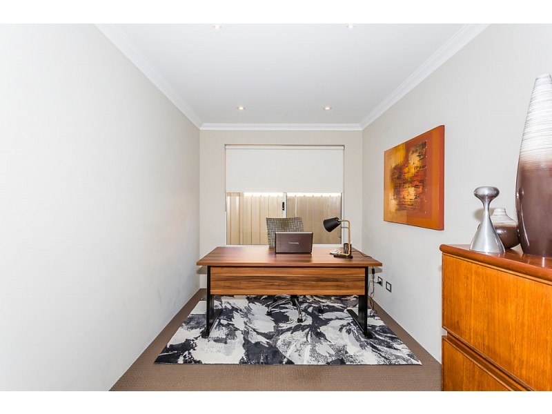 11 Loretta Parkway, Lakelands WA 6180