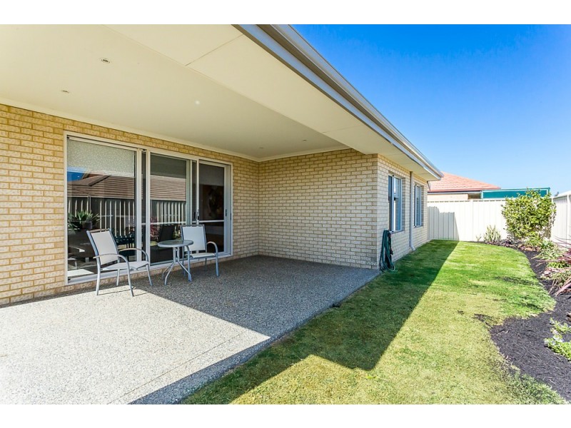 11 Loretta Parkway, Lakelands WA 6180