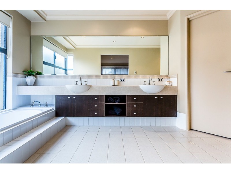 12 Anvils Circle, Secret Harbour WA 6173