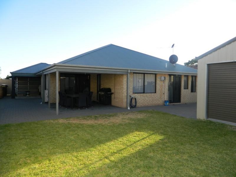 8 McKenzie Corner, Bertram WA 6167