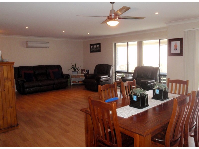 38 Creighton Drive, Medowie NSW 2318