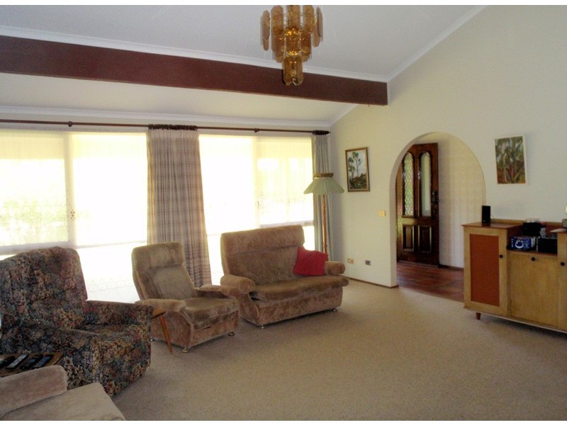 8 Griffiths Ave, Medowie NSW 2318