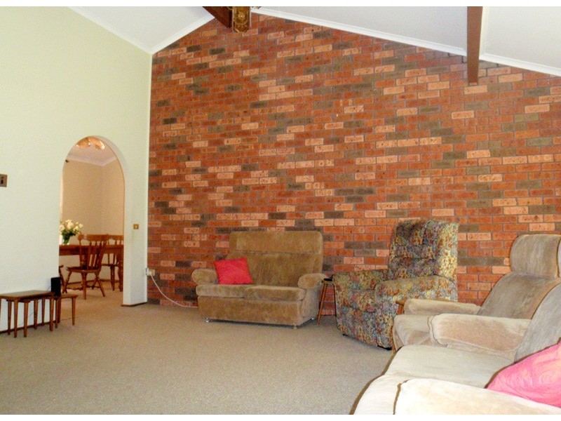8 Griffiths Ave, Medowie NSW 2318