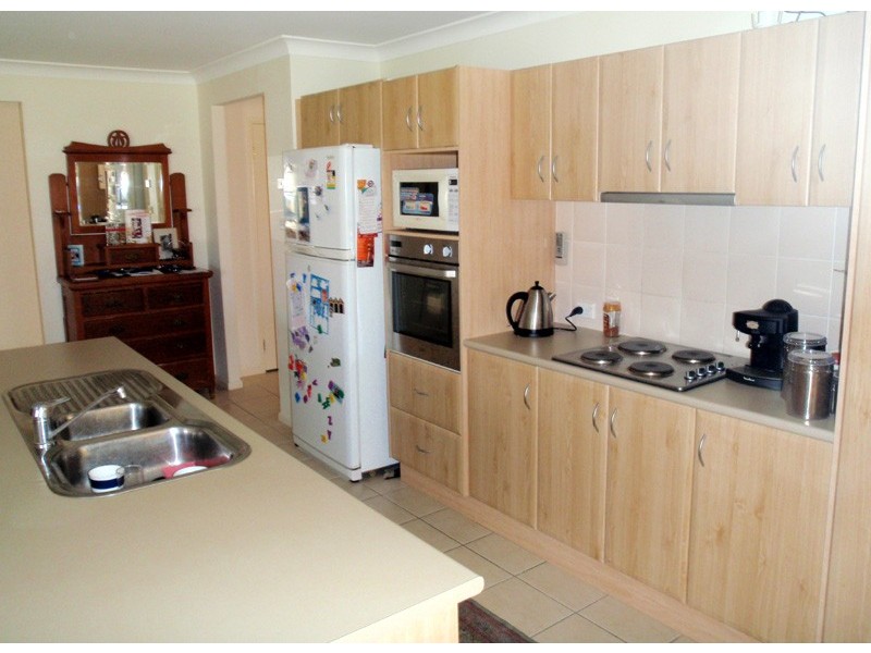 17 Grevillea Dr, Medowie NSW 2318