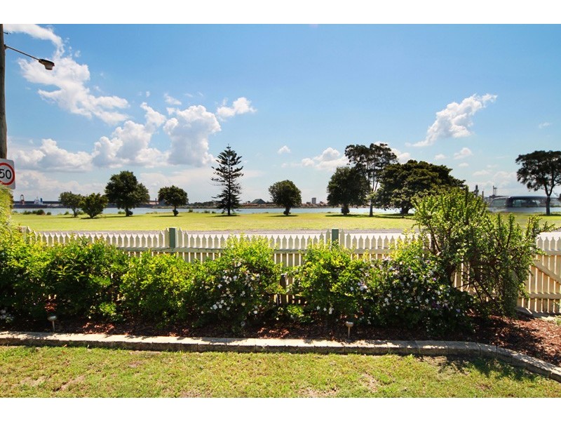 178 Fullerton St, Stockton NSW 2295