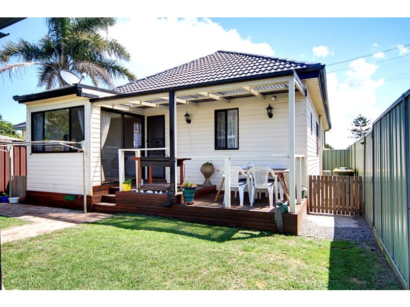 178 Fullerton St, Stockton NSW 2295