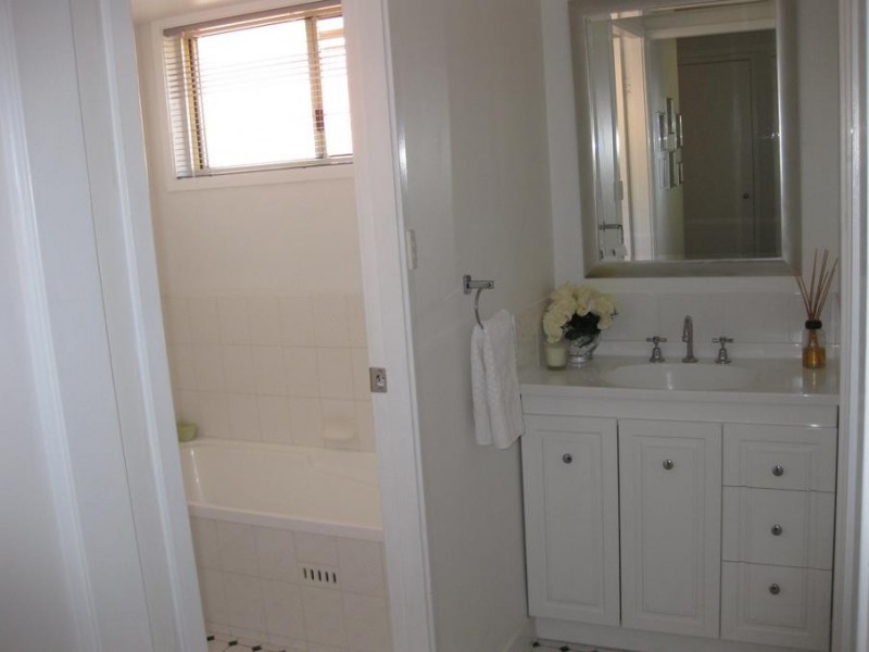 18 Redman Road, Medowie NSW 2318