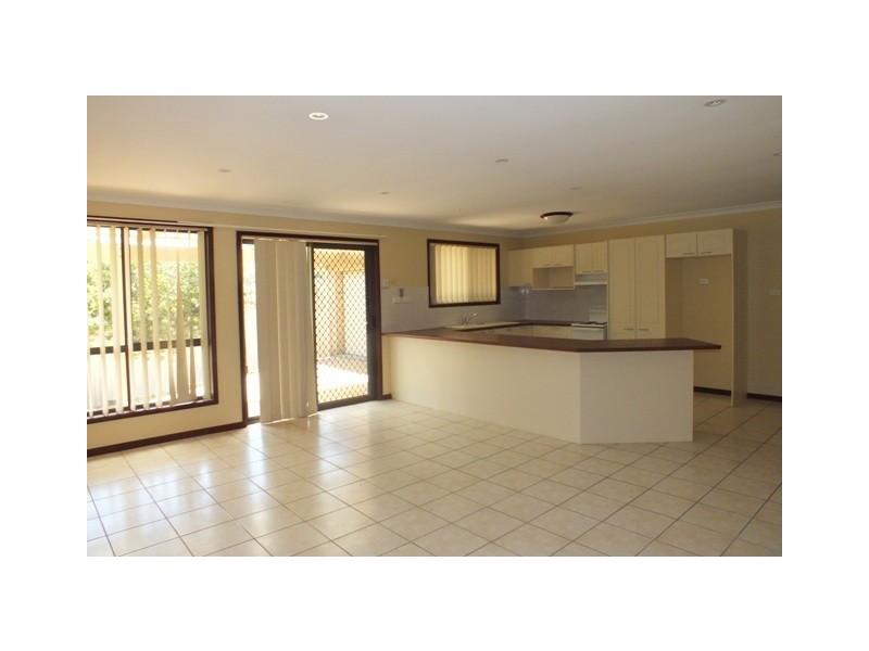 14 Laurina St, Medowie NSW 2318