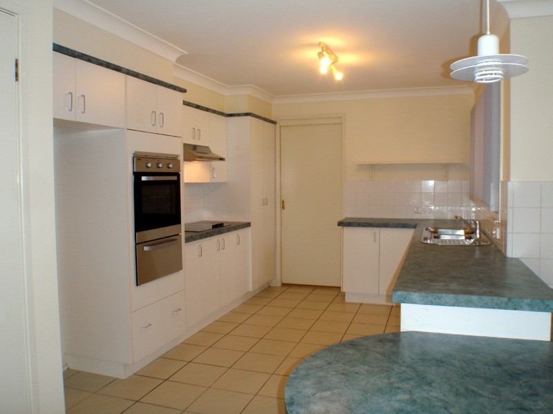 5 Sir Henry Parkes Avenue, Medowie NSW 2318