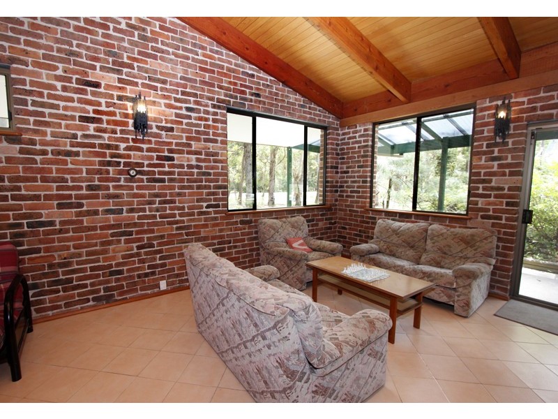 8 Michael Drive, Salt Ash NSW 2318