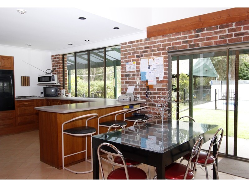 8 Michael Drive, Salt Ash NSW 2318