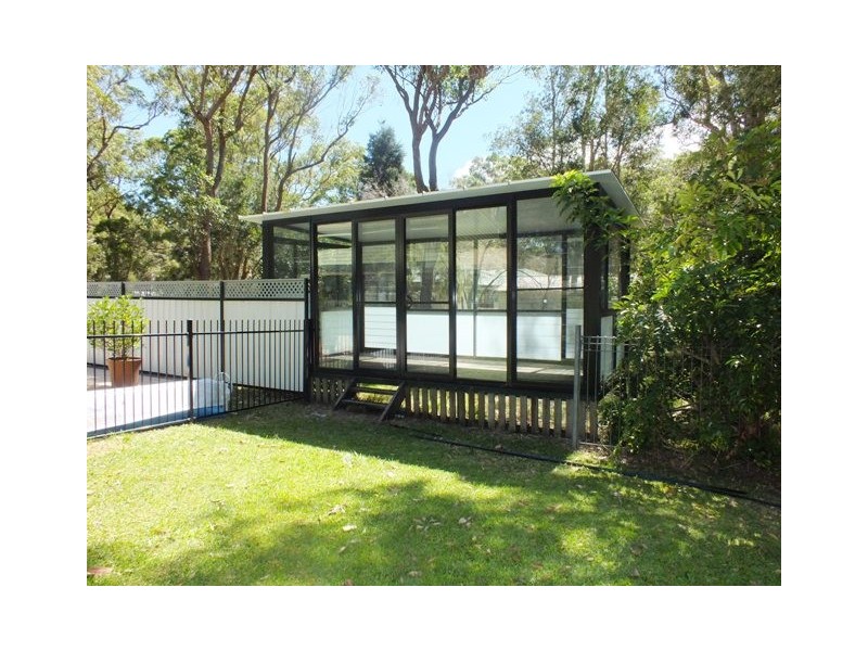 8 Michael Drive, Salt Ash NSW 2318