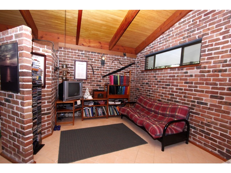 8 Michael Drive, Salt Ash NSW 2318