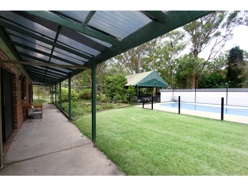 8 Michael Drive, Salt Ash NSW 2318