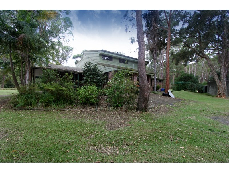 8 Michael Drive, Salt Ash NSW 2318