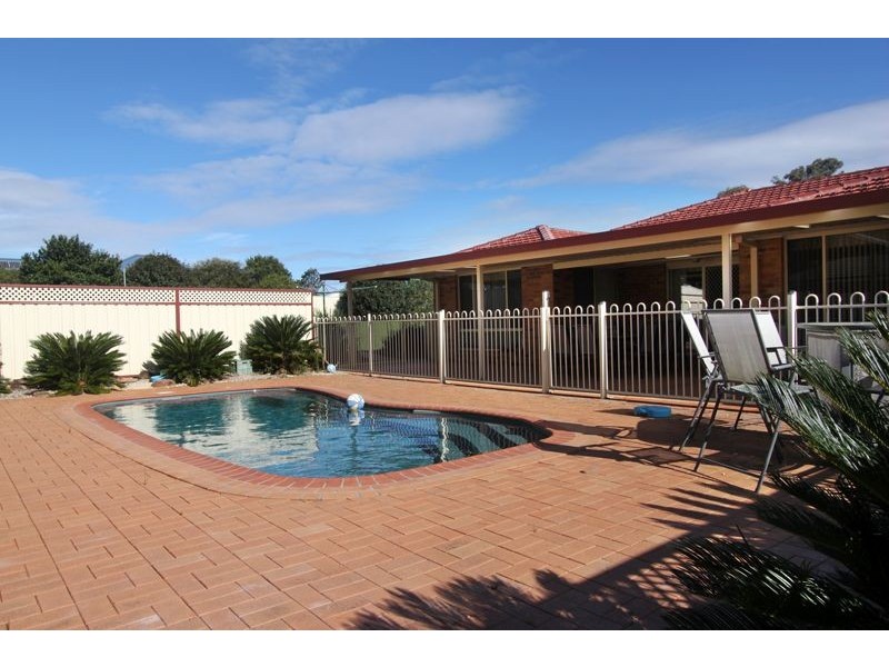 2 Eagle Close, Medowie NSW 2318
