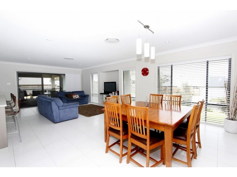 17 Oakmont Avenue, Medowie NSW 2318