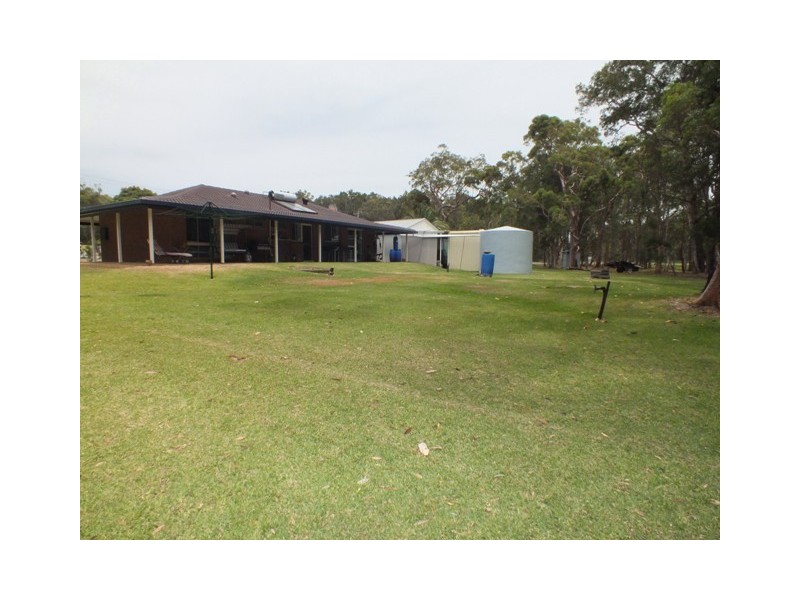 1 Brownes Road, Salt Ash NSW 2318