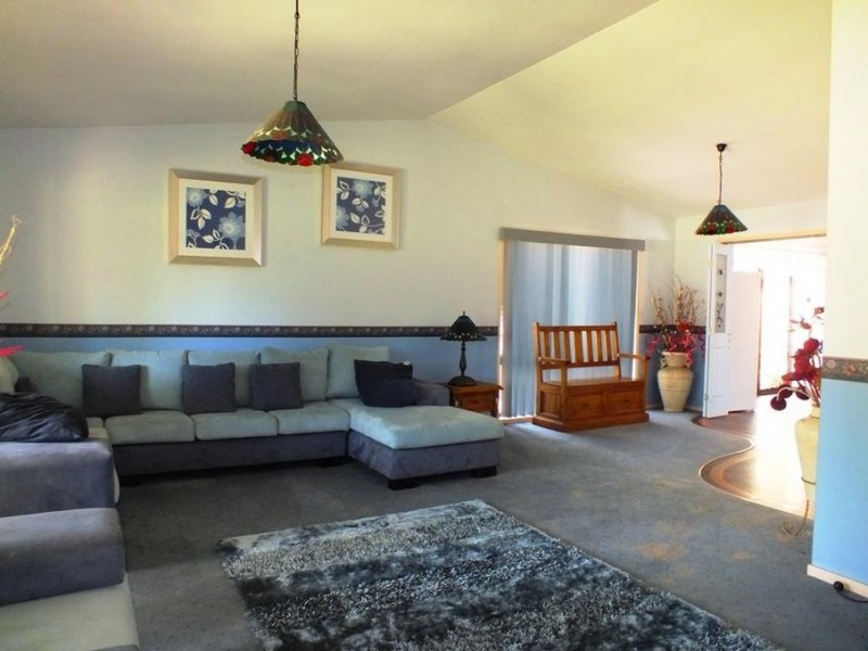 2 Griffiths Avenue, Medowie NSW 2318