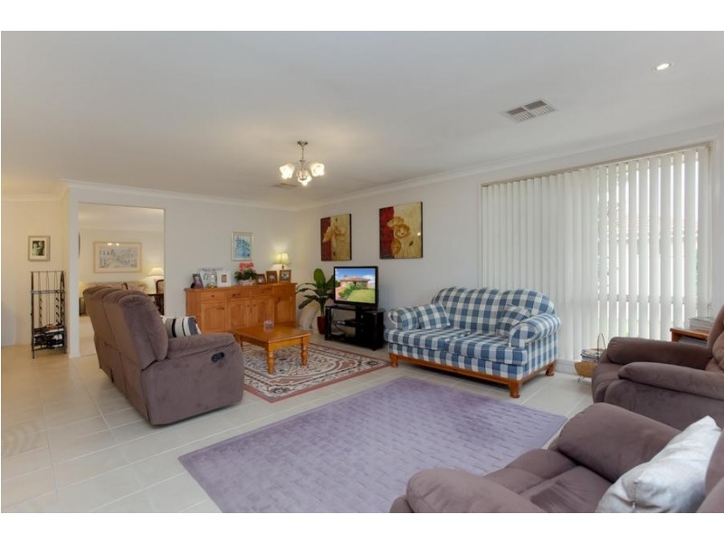 4 Huon Place, Medowie NSW 2318