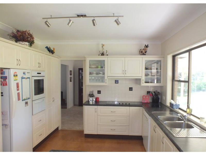 10 Lewis Drive, Medowie NSW 2318