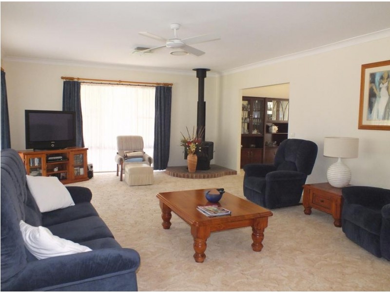 10 Lewis Drive, Medowie NSW 2318