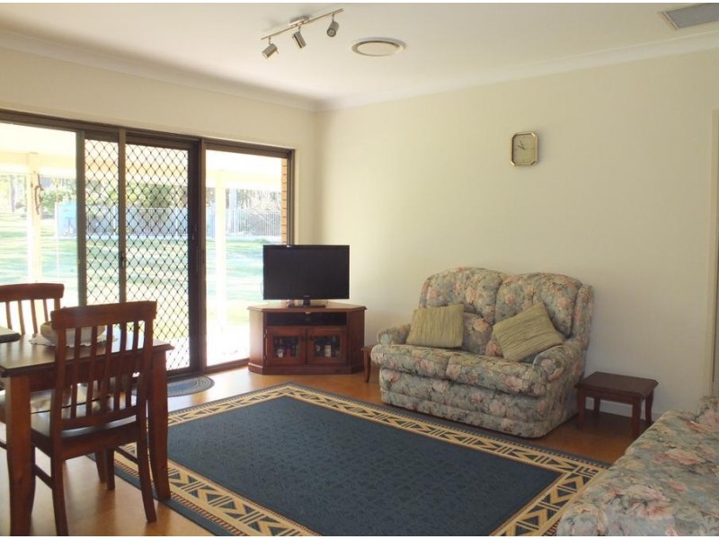 10 Lewis Drive, Medowie NSW 2318