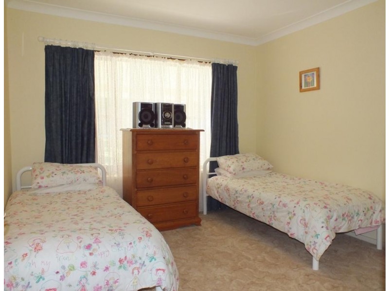 10 Lewis Drive, Medowie NSW 2318