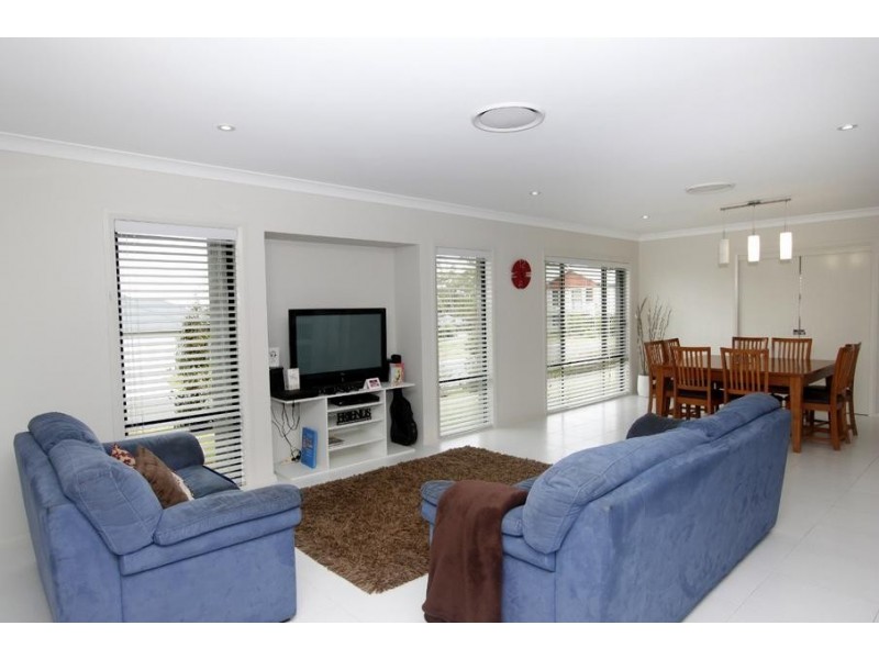 17 Oakmont Avenue, Medowie NSW 2318