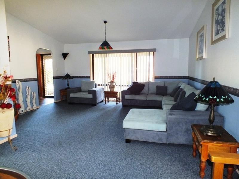 2 Griffiths Avenue, Medowie NSW 2318