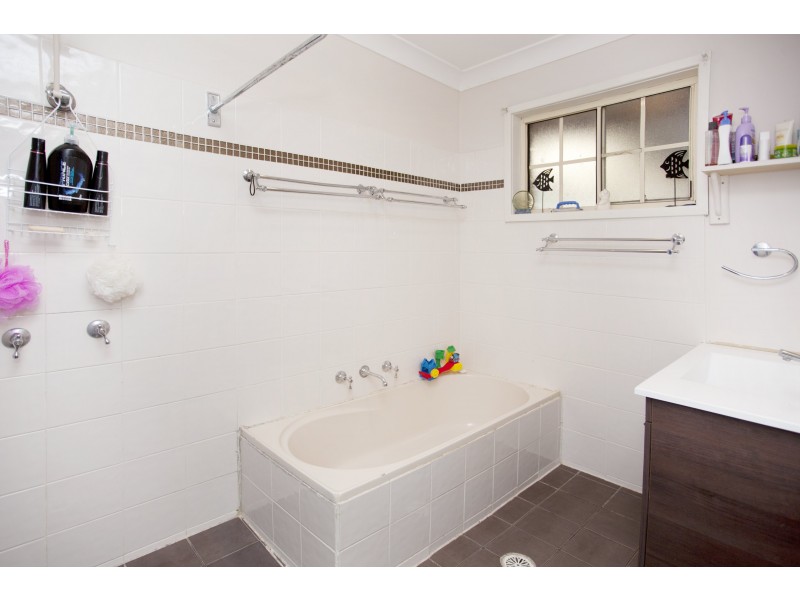 11 Sequoia Street, Medowie NSW 2318