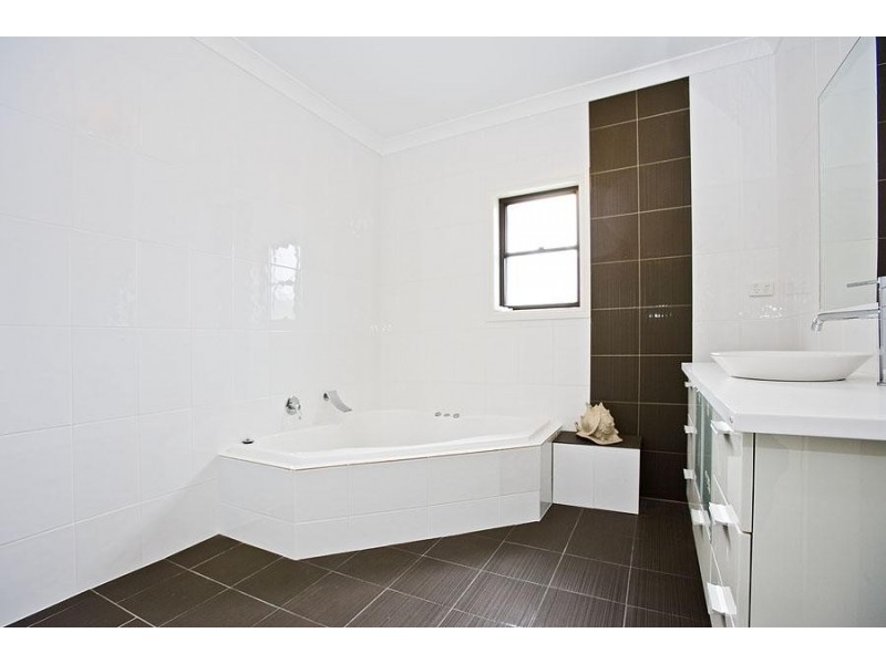 24 Oakmont Avenue, Medowie NSW 2318