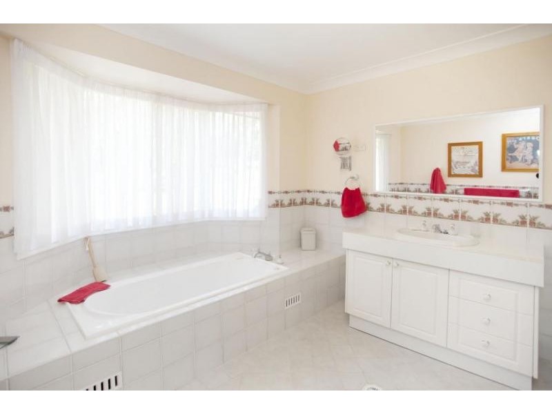 16 Federation Drive, Medowie NSW 2318