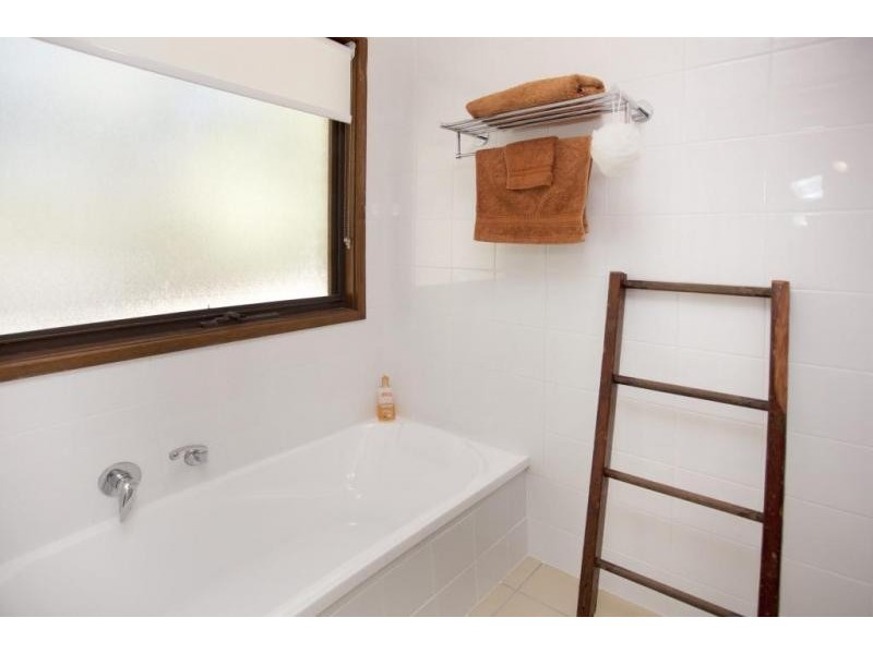 8 Griffiths Avenue, Medowie NSW 2318